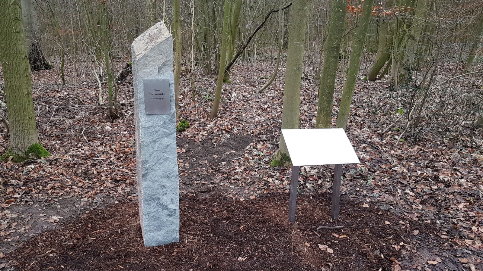 Einweihung der Stele für Piotr Pichocinski